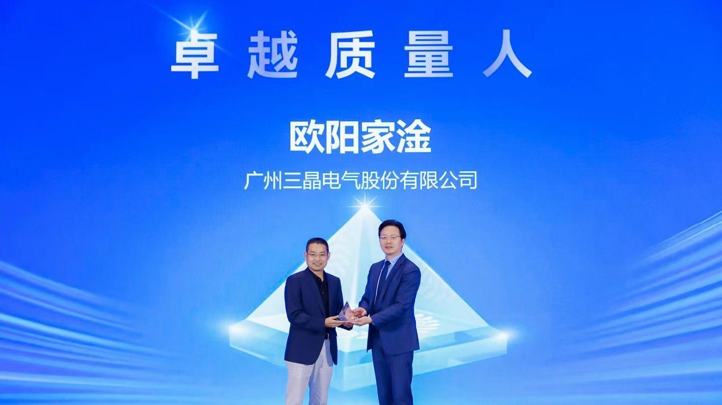 Le PDG de SAJ Electric reçoit le tout premier prix « Excellence in Quality » décerné par TÜV Rheinland